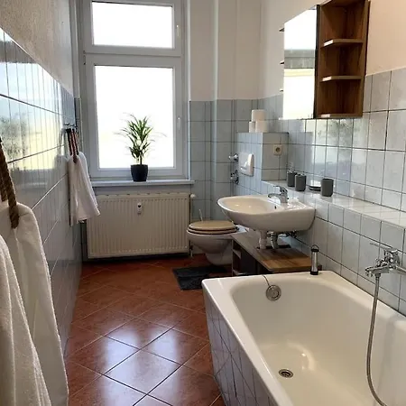 Moderne Nahe Bahnhof Und Dem Goitzschesee * Bitterfeld-Wolfen
