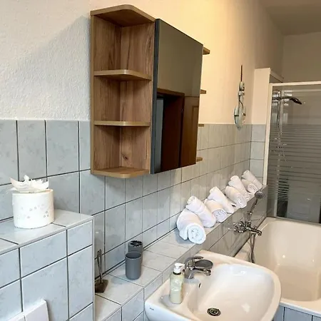 Moderne Nahe Bahnhof Und Dem Goitzschesee